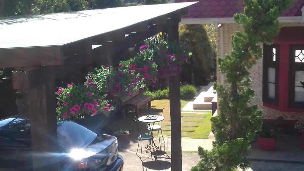 Toca Dos Tucanos Inn Campos do Jordao